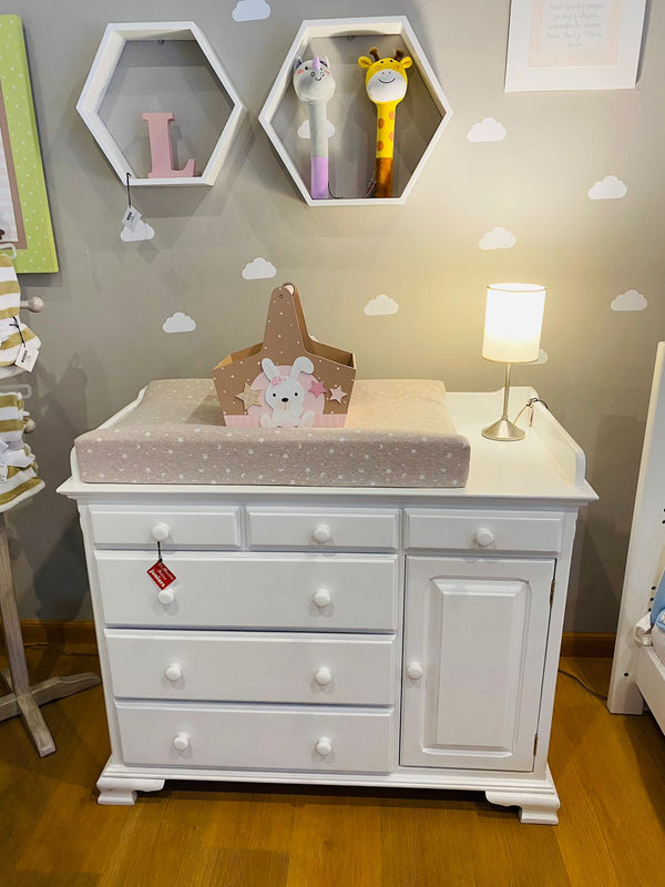 Los 11 mejores muebles cambiadores para la habitación del bebé